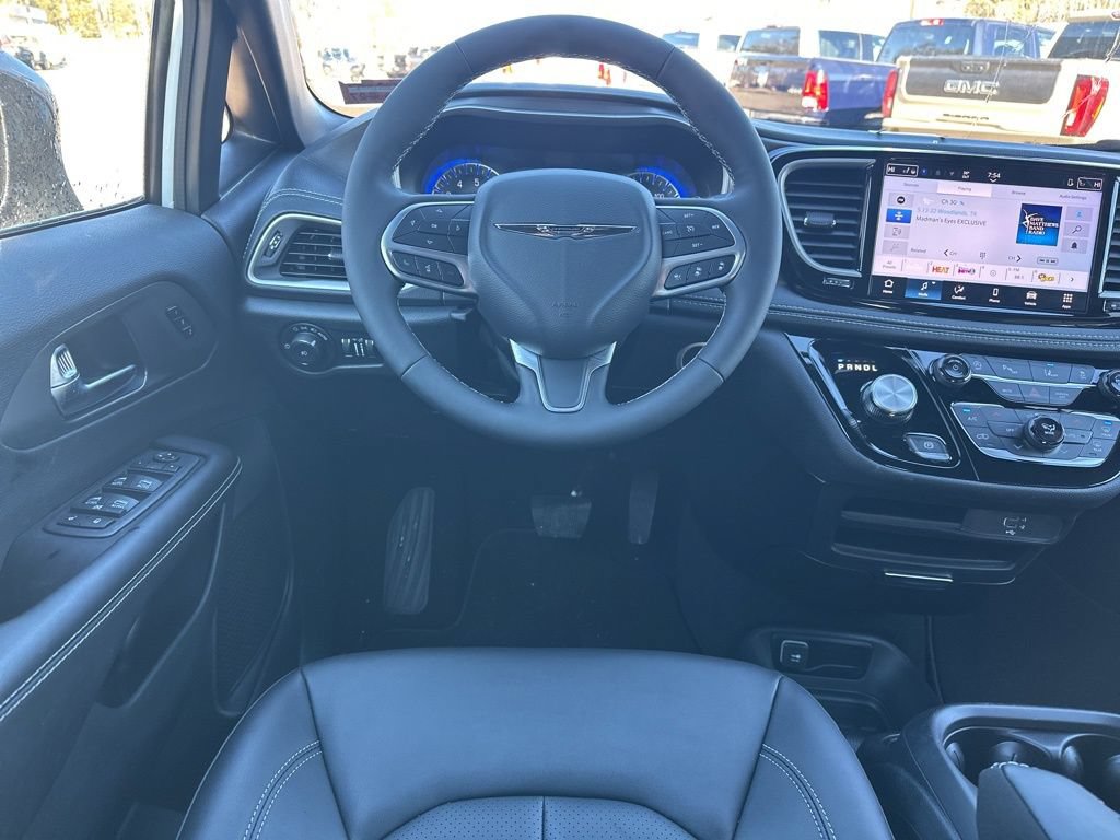 New 2026 Chrysler Pacifica Select AWD/4WD image 15