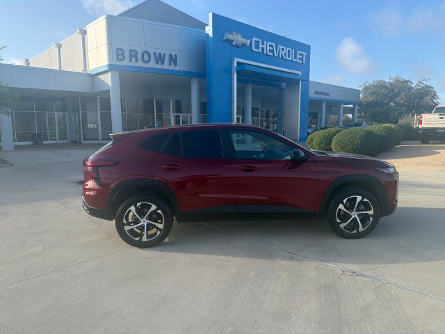 Used 2025 Chevrolet Trax RS w/ Driver Confidence Package FWD image 1
