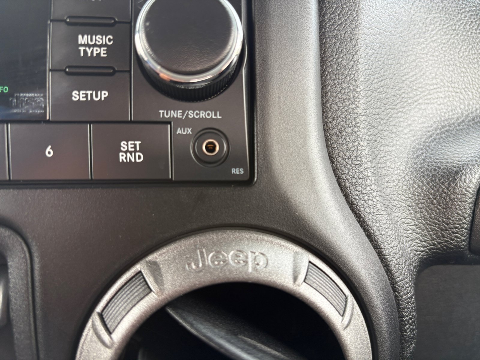 Used 2014 Jeep Wrangler Sport w/ Quick Order Package 24S AWD/4WD image 18