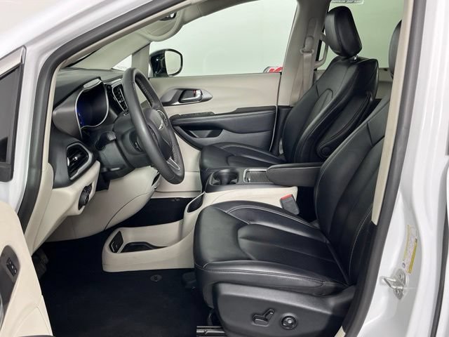 Used 2024 Chrysler Pacifica Touring-L FWD image 22