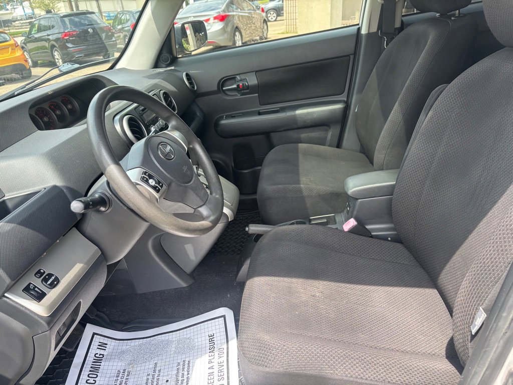 Used 2009 Scion xB FWD image 5