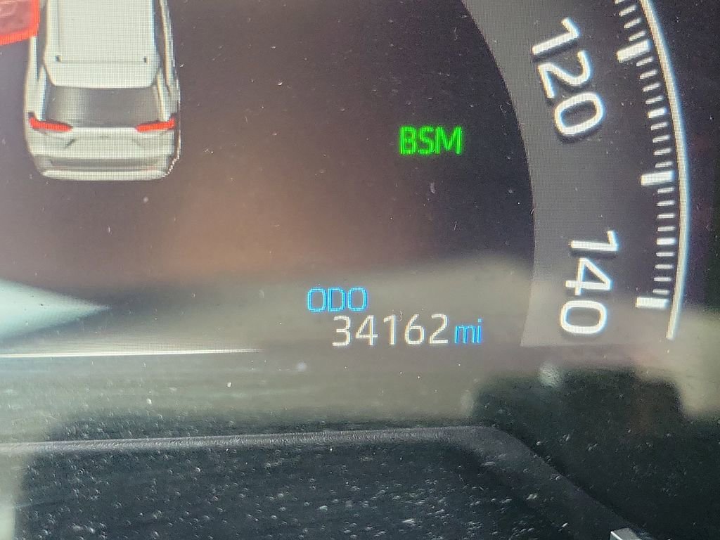 Used 2023 Toyota RAV4 XLE Premium image 4