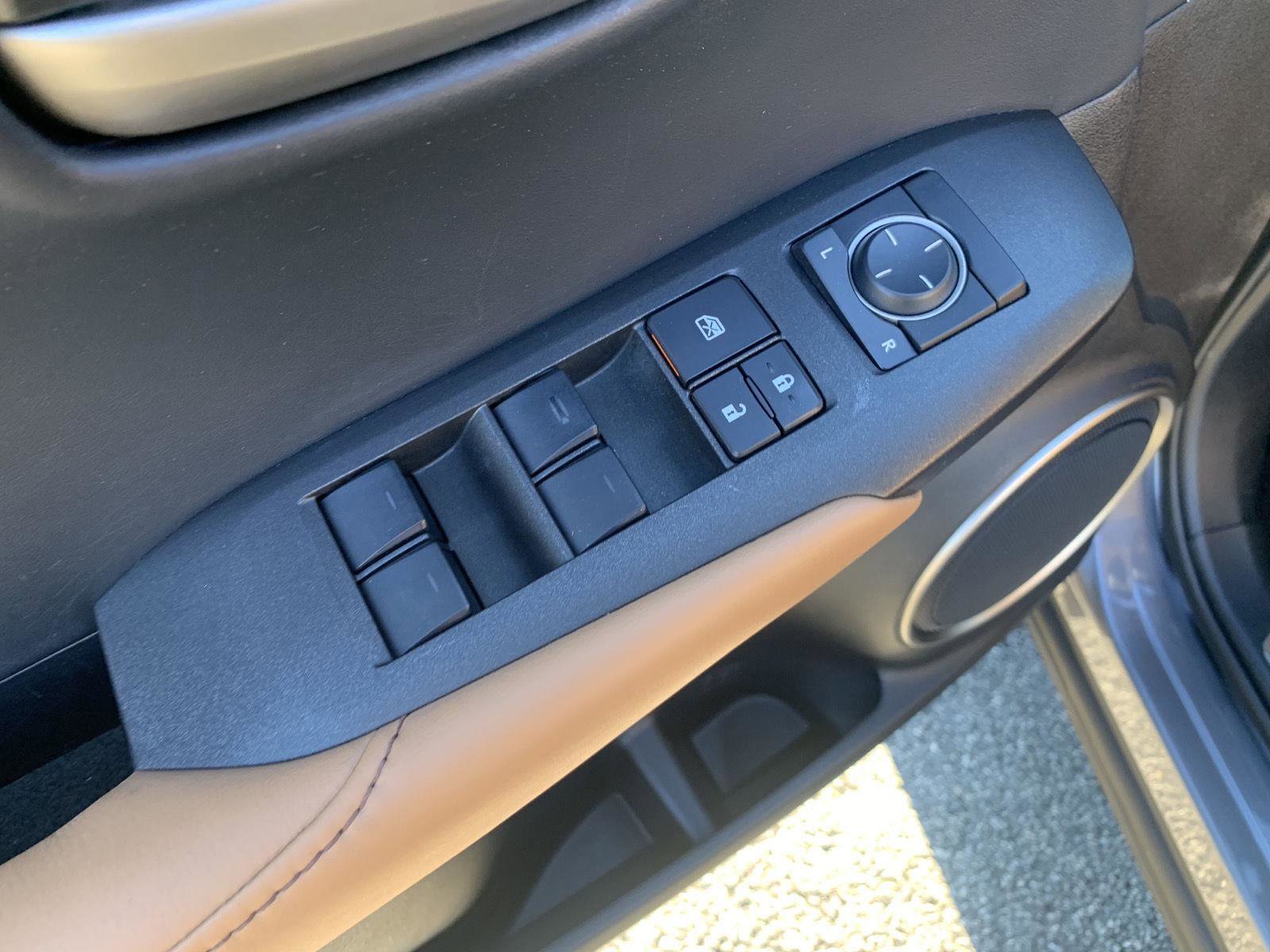 Used 2016 Lexus NX 300h AWD image 11