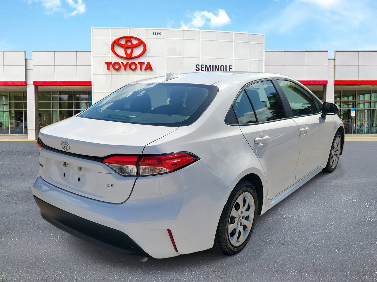 Used 2024 Toyota Corolla LE FWD image 3