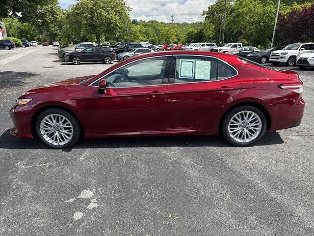 Used 2018 Toyota Camry XLE image 2