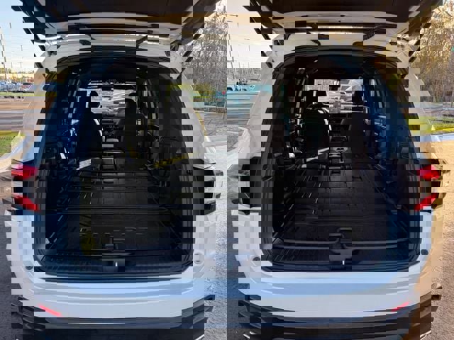 Used 2023 Honda Pilot Sport image 13