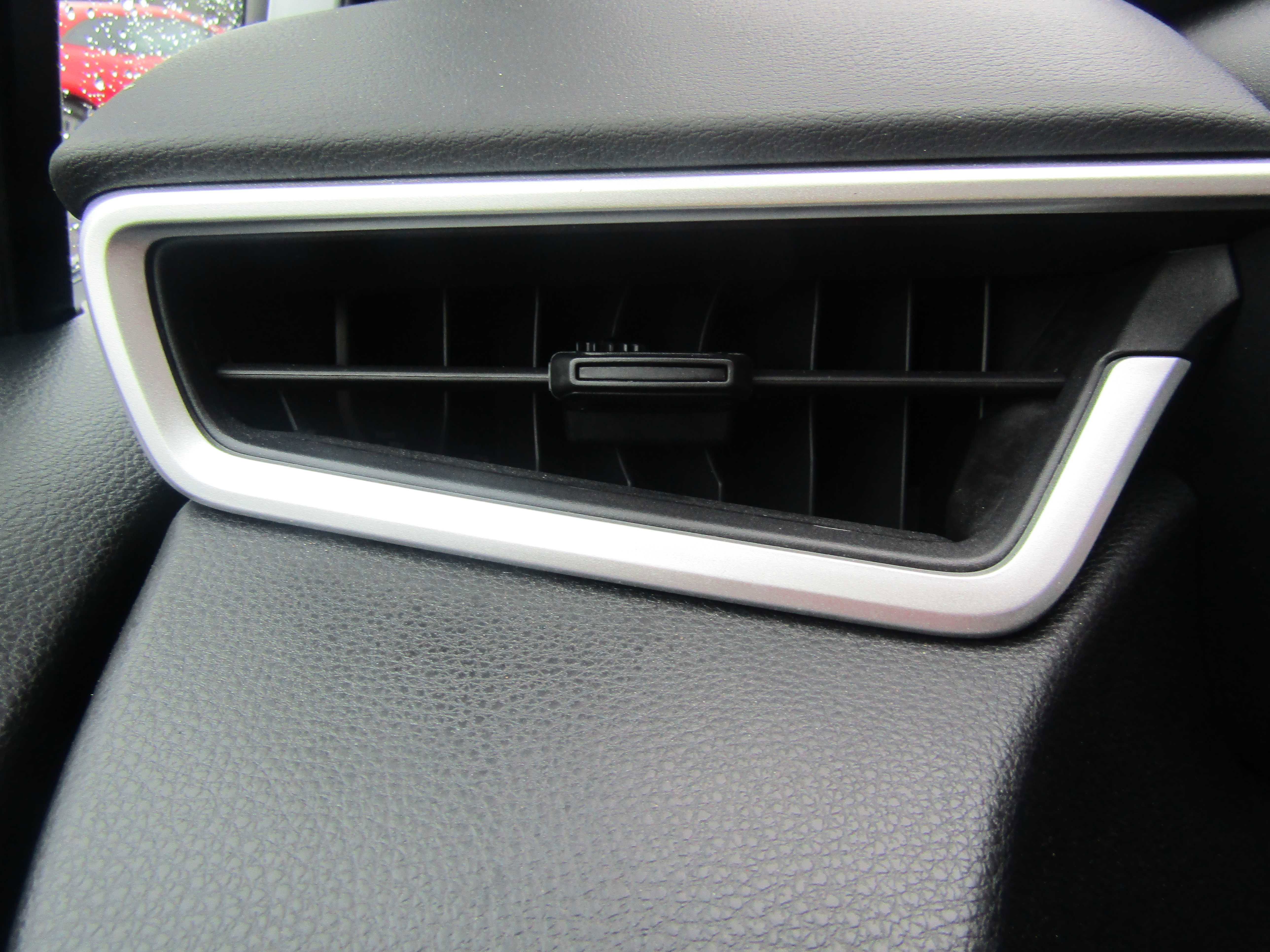 Used 2025 Toyota Corolla LE image 29