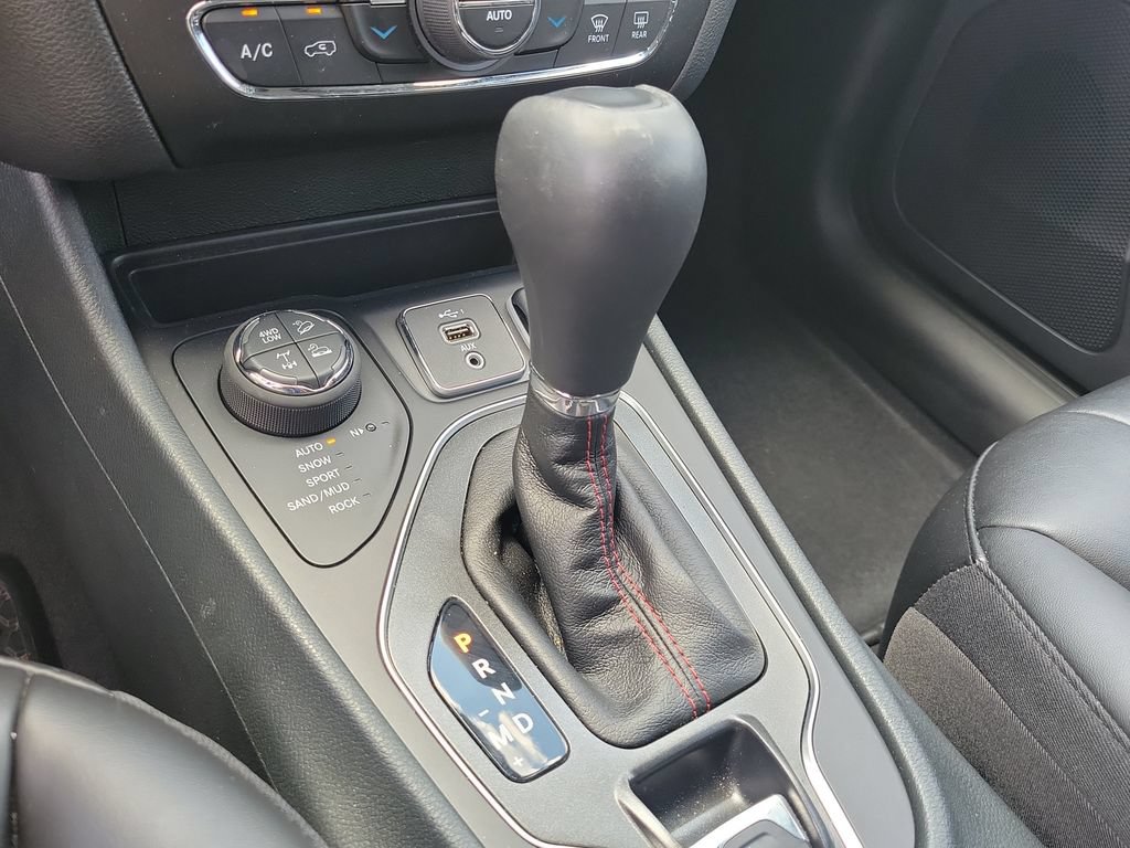 Used 2023 Jeep Cherokee Trailhawk AWD/4WD image 33