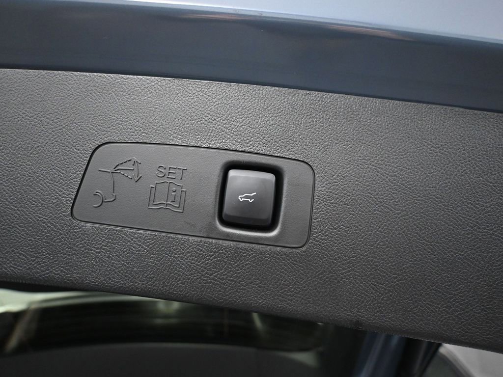 Used 2023 Lincoln Corsair Reserve image 40