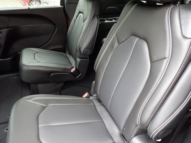 New 2026 Chrysler Pacifica Select image 13