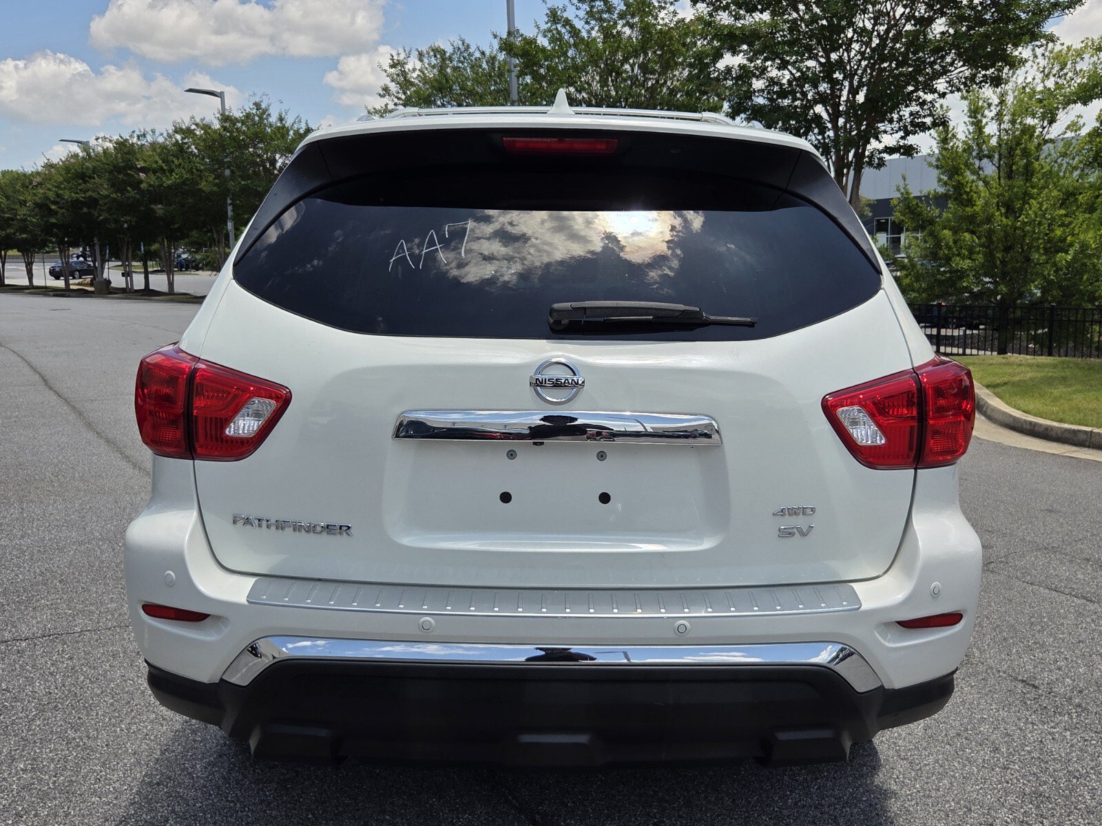 Used 2020 Nissan Pathfinder SV AWD/4WD image 7