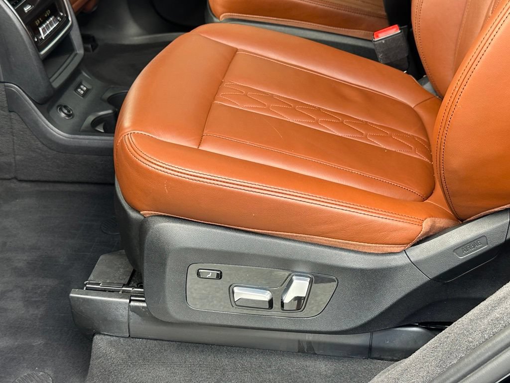 Used 2023 BMW X7 xDrive40i w/ Premium Package AWD/4WD image 37