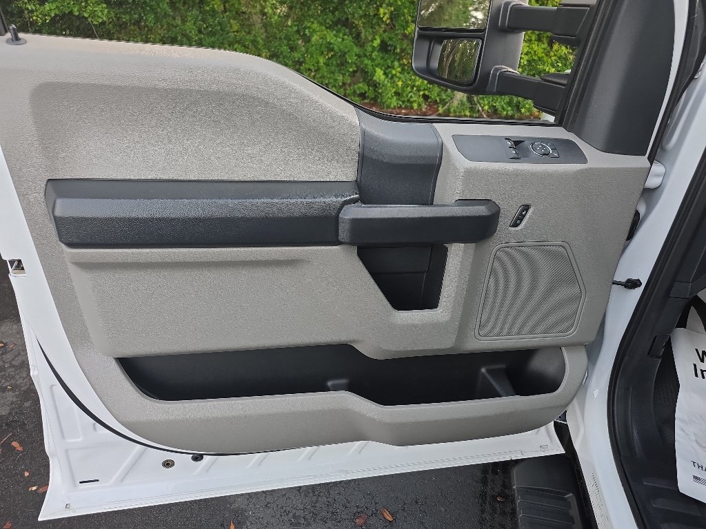 Certified 2022 Ford F550 2WD Regular Cab Super Duty image 11