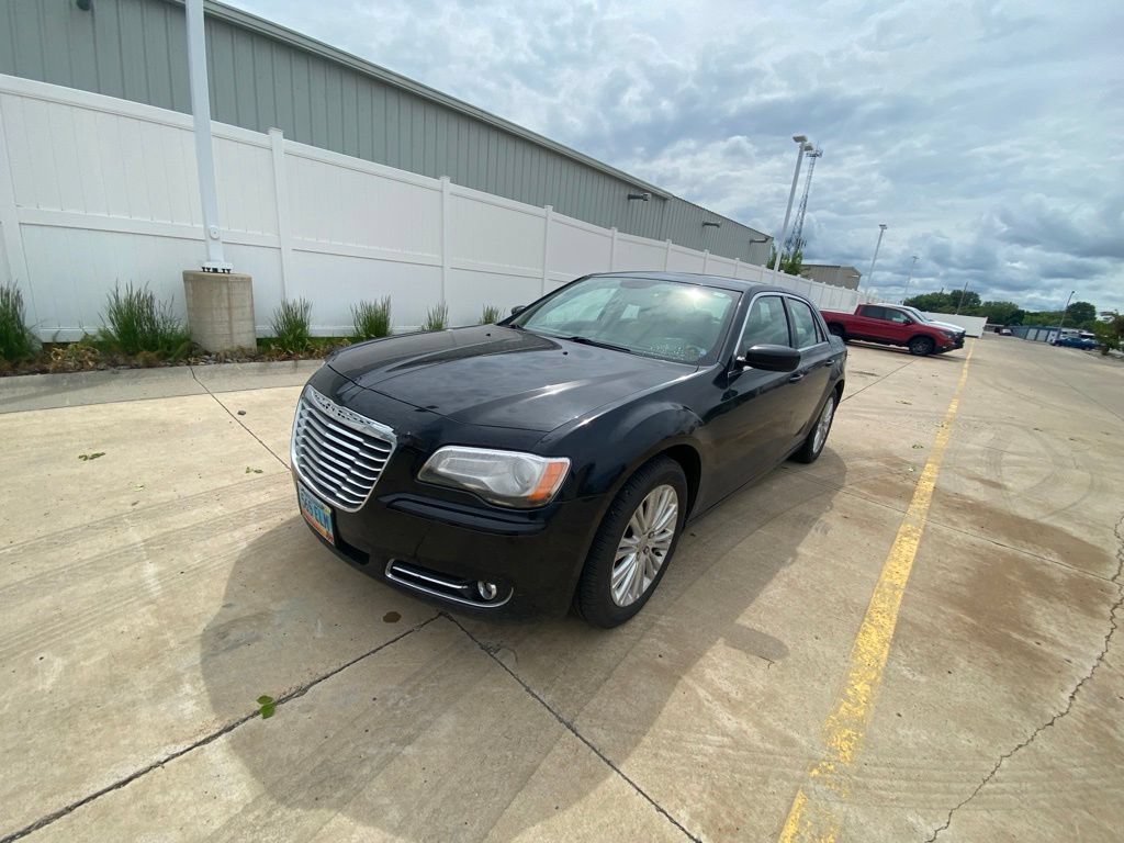 Used 2013 Chrysler 300 AWD w/ Driver Convenience Group video 3