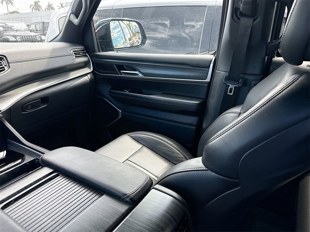 Used 2023 Jeep Wagoneer L Series II image 22