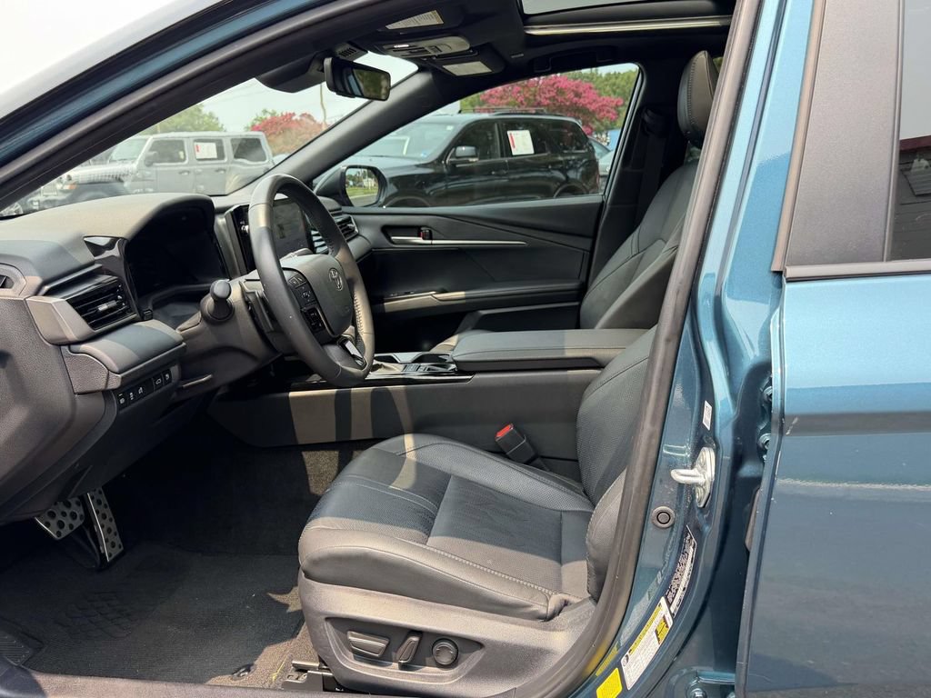 Used 2025 Toyota Camry XSE FWD image 16