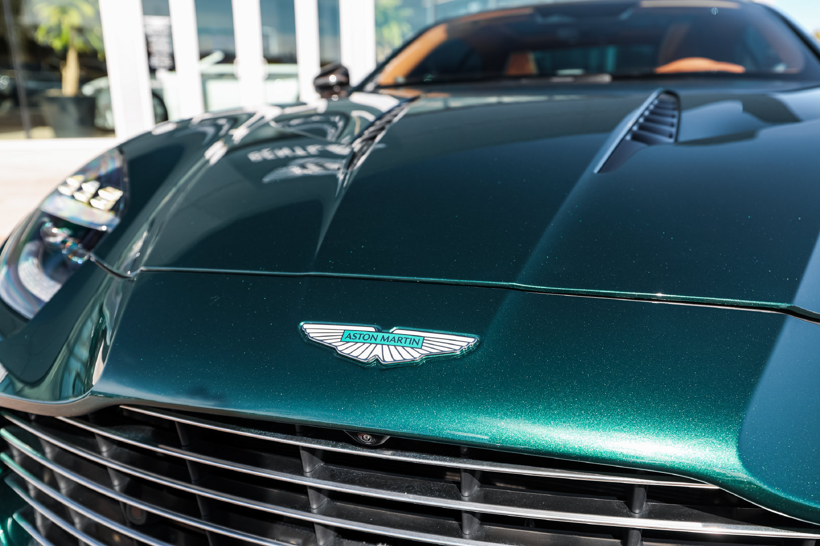 Used 2025 Aston Martin Vanquish RWD image 23