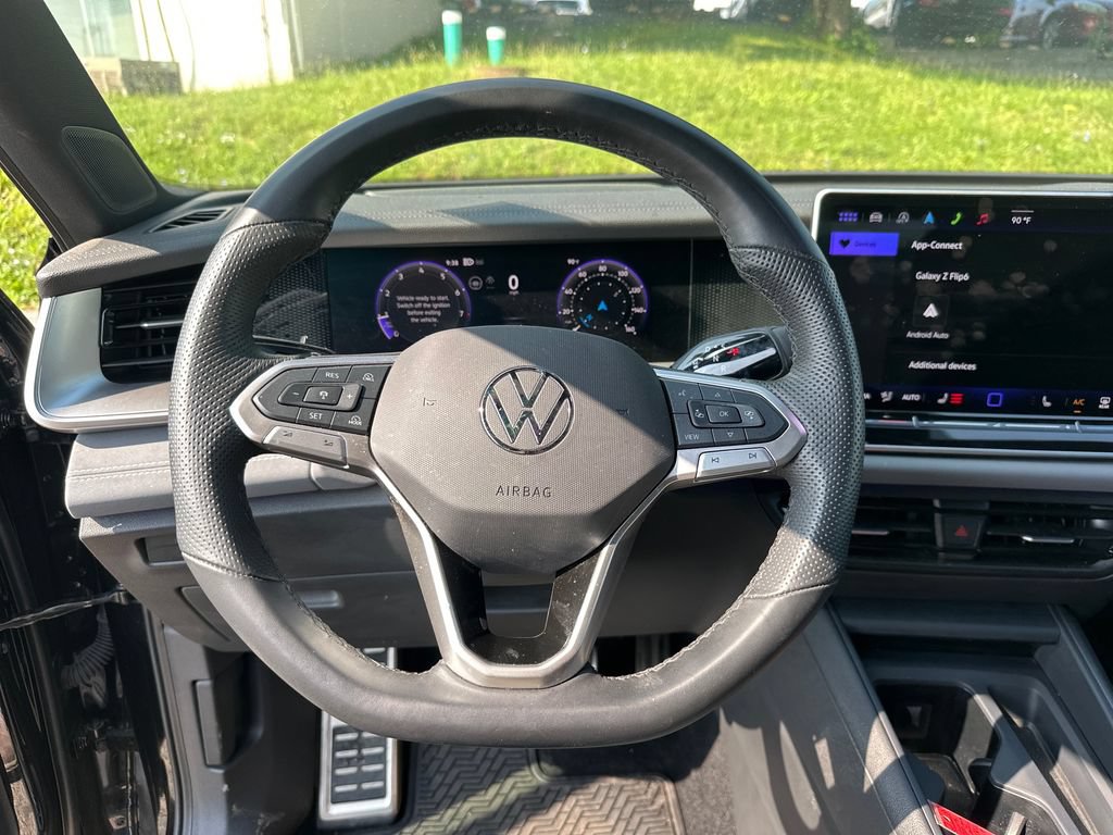 Used 2025 Volkswagen Tiguan SE R-Line FWD image 43