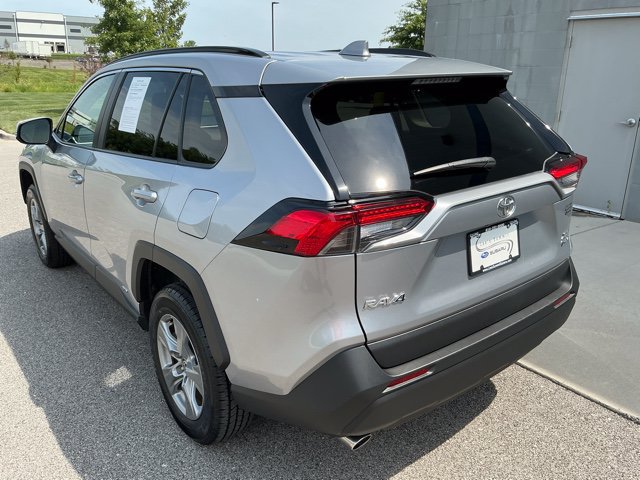Used 2025 Toyota RAV4 XLE AWD/4WD image 2