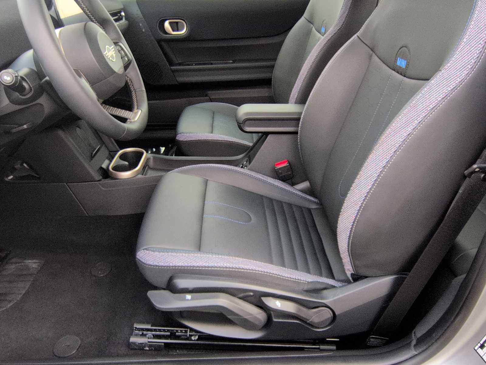 Used 2025 MINI Cooper S image 17