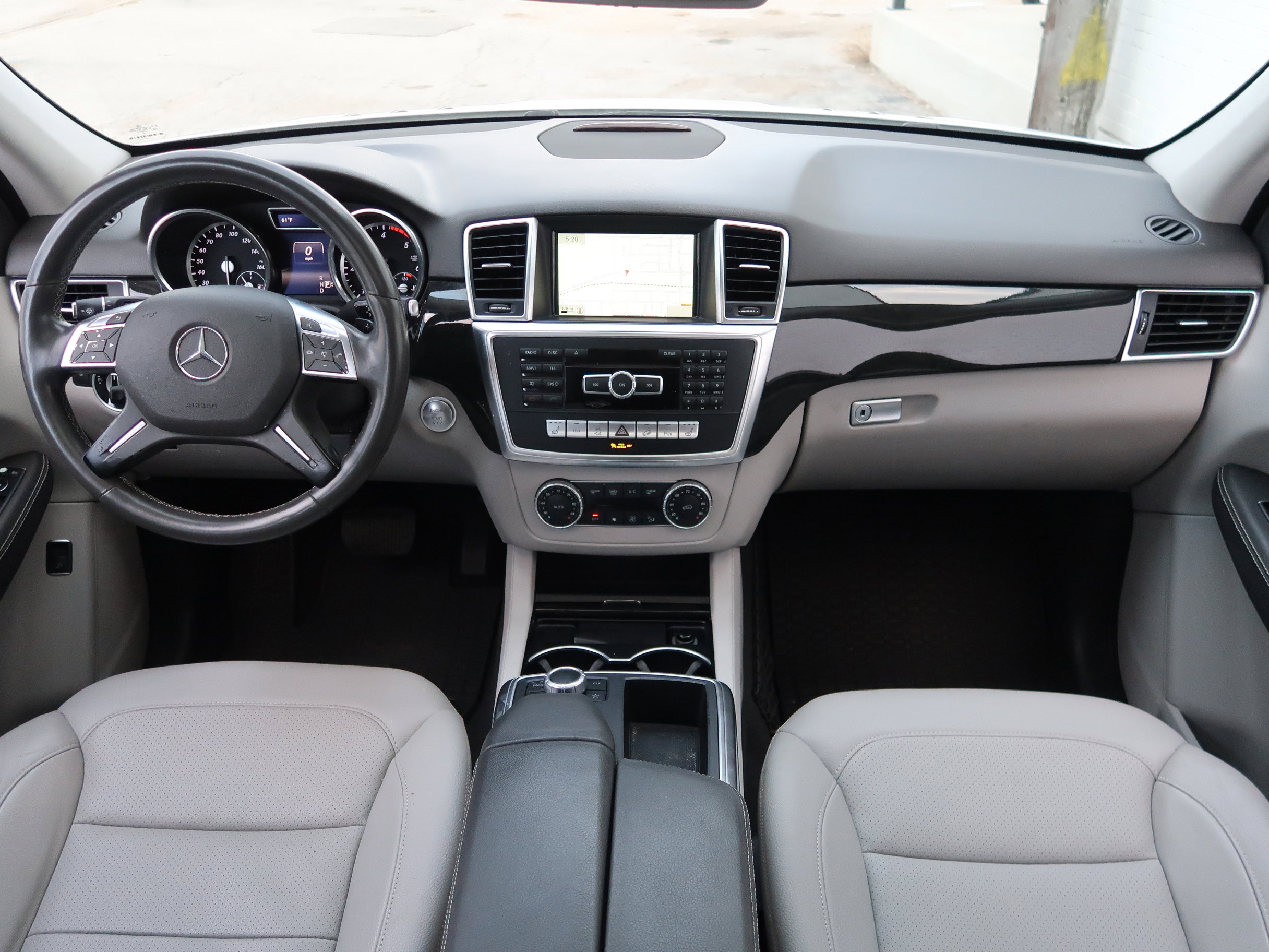 Used 2015 Mercedes-Benz ML 250 BlueTEC 4MATIC w/ Premium 1 Package image 11