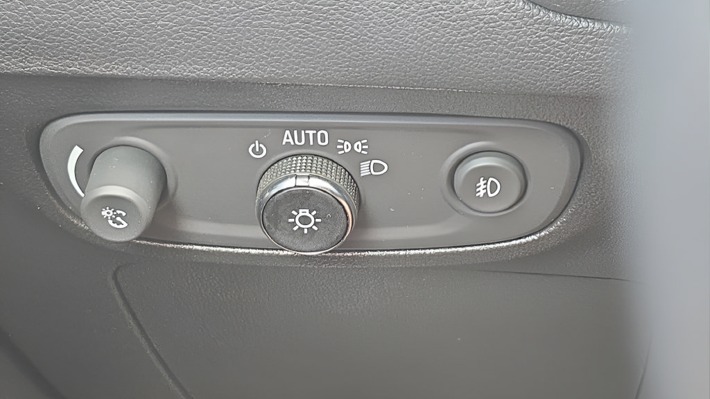 Used 2023 Buick Encore GX Select w/ Safety Package II FWD image 26