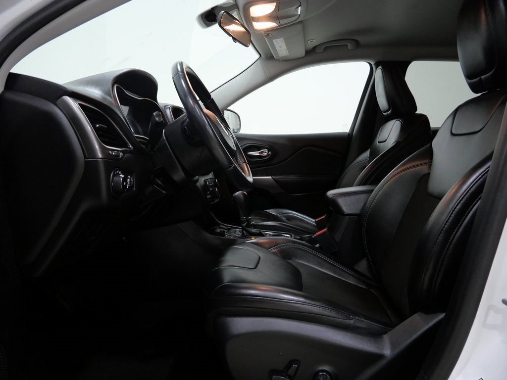 Used 2019 Jeep Cherokee Latitude Plus image 11