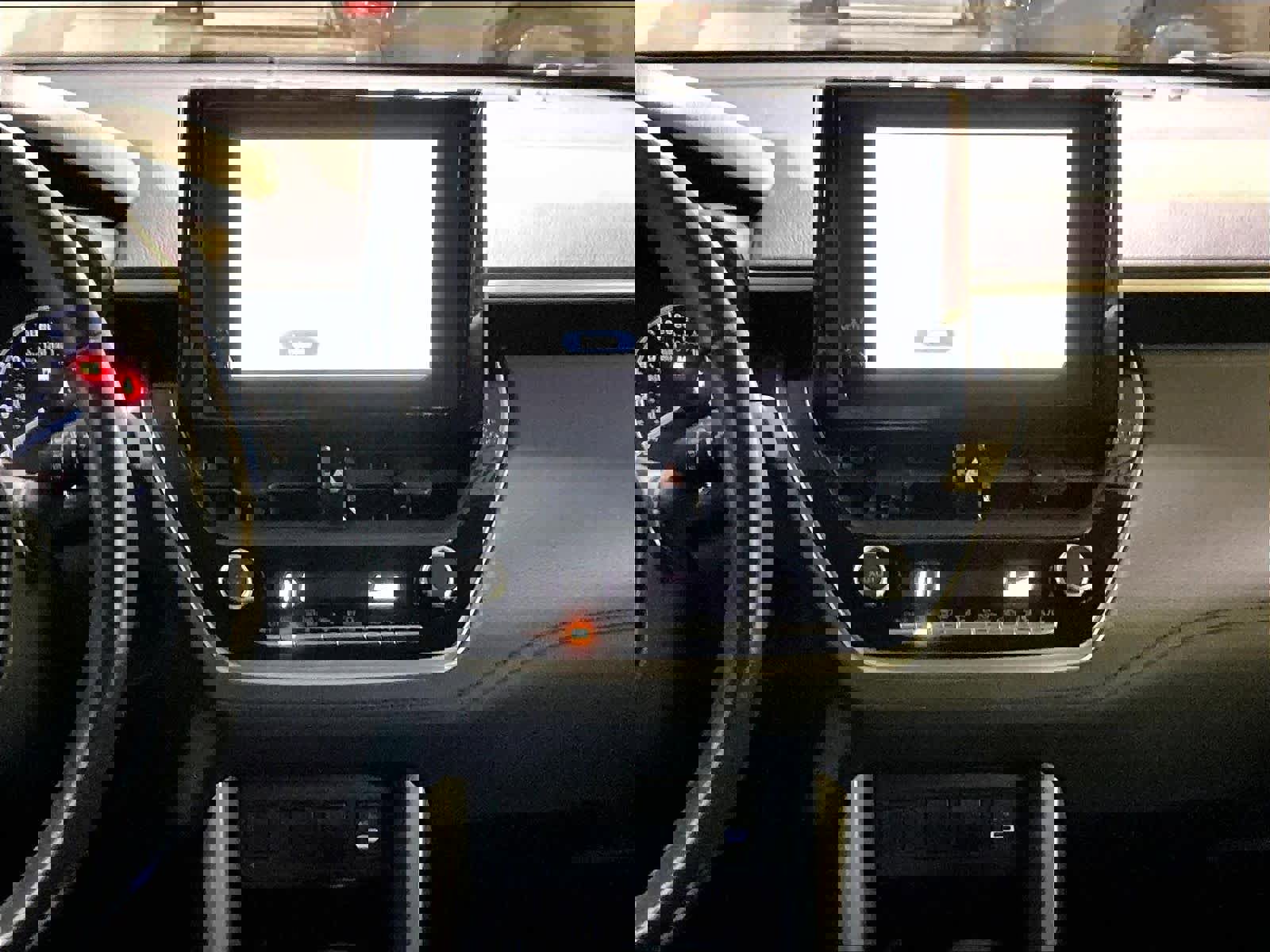 Used 2024 Toyota Corolla Cross LE image 18