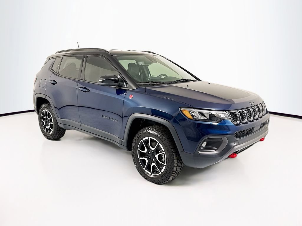 Used 2024 Jeep Compass Trailhawk AWD/4WD image 3