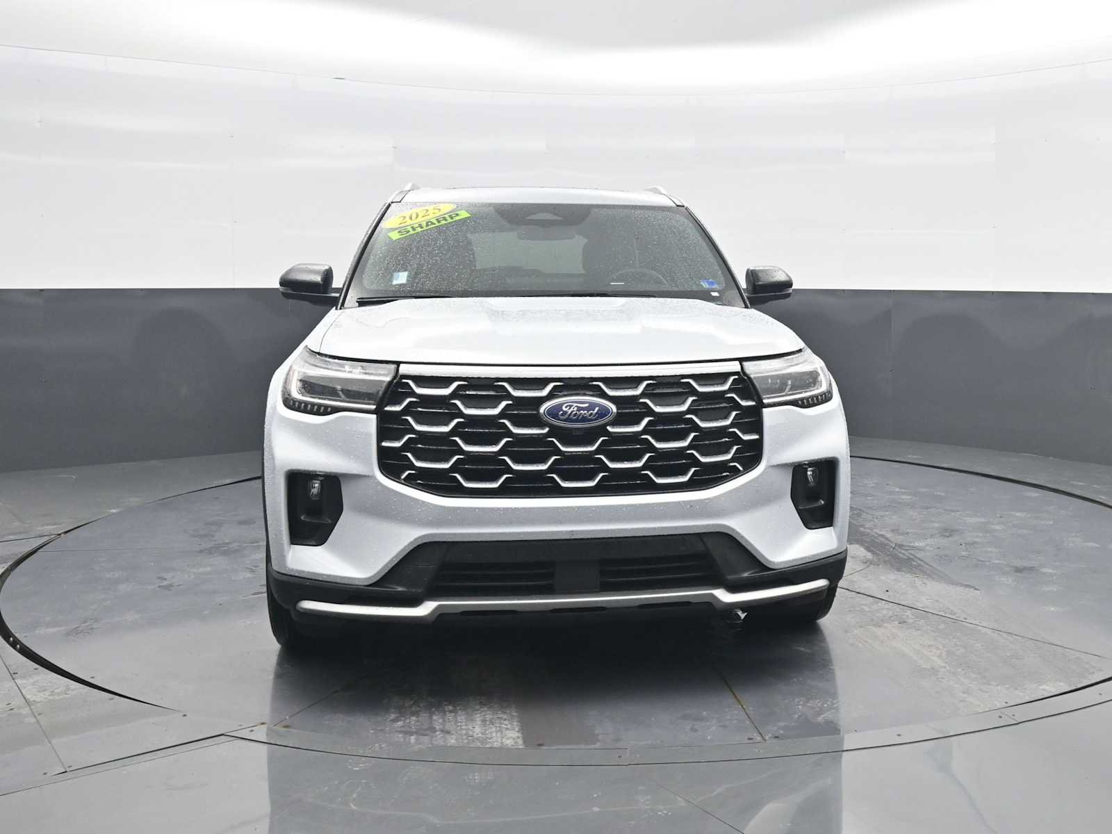 Used 2025 Ford Explorer Platinum RWD image 2