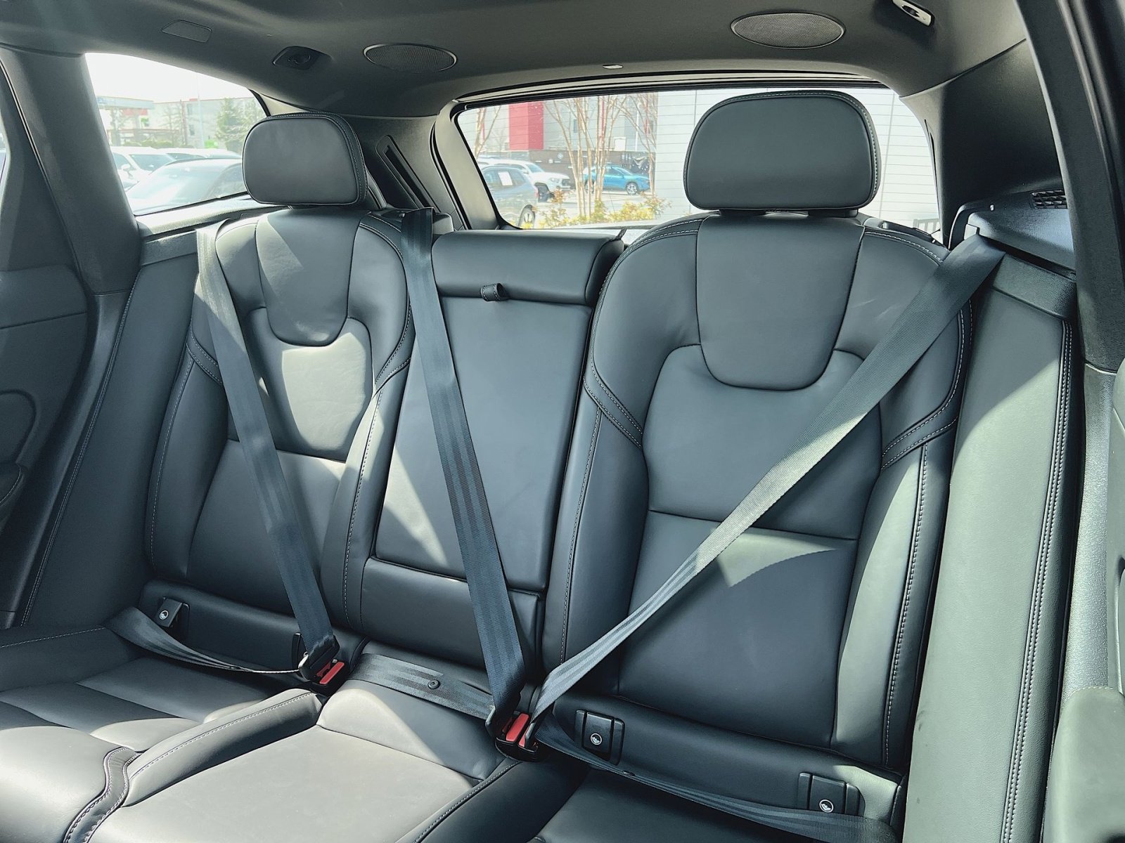 Certified 2024 Volvo XC60 T8 Ultimate w/ Climate Package image 25