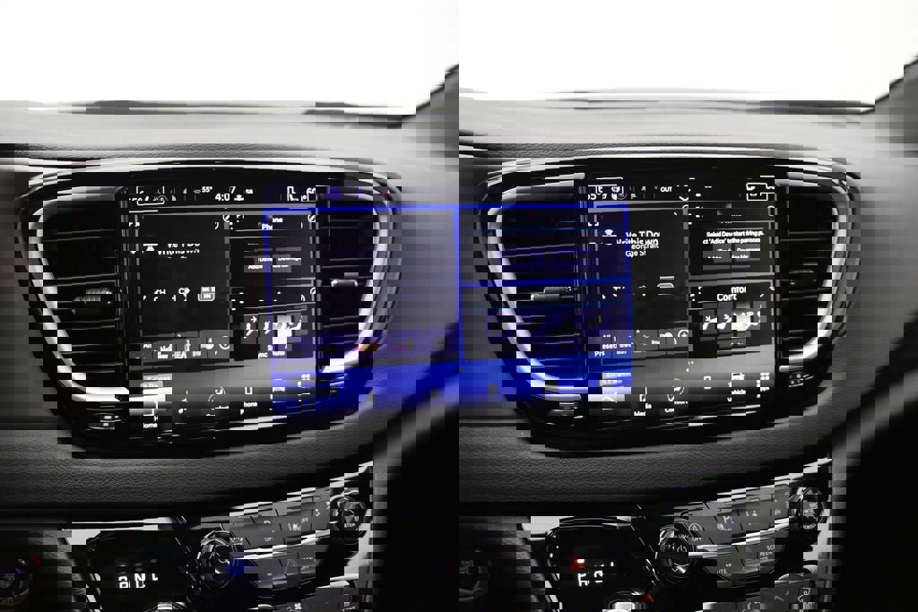 Used 2025 Chrysler Pacifica Select image 19