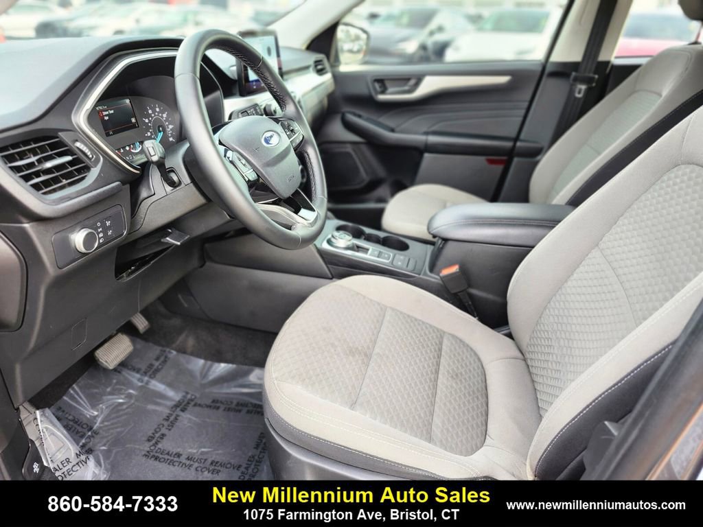 Used 2022 Ford Escape SE w/ Cold Weather Package image 17