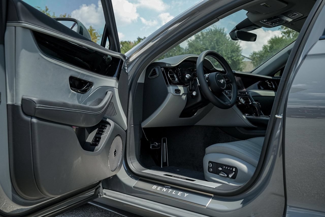 New 2025 Bentley Flying Spur Plug-In Hybrid AWD/4WD image 16