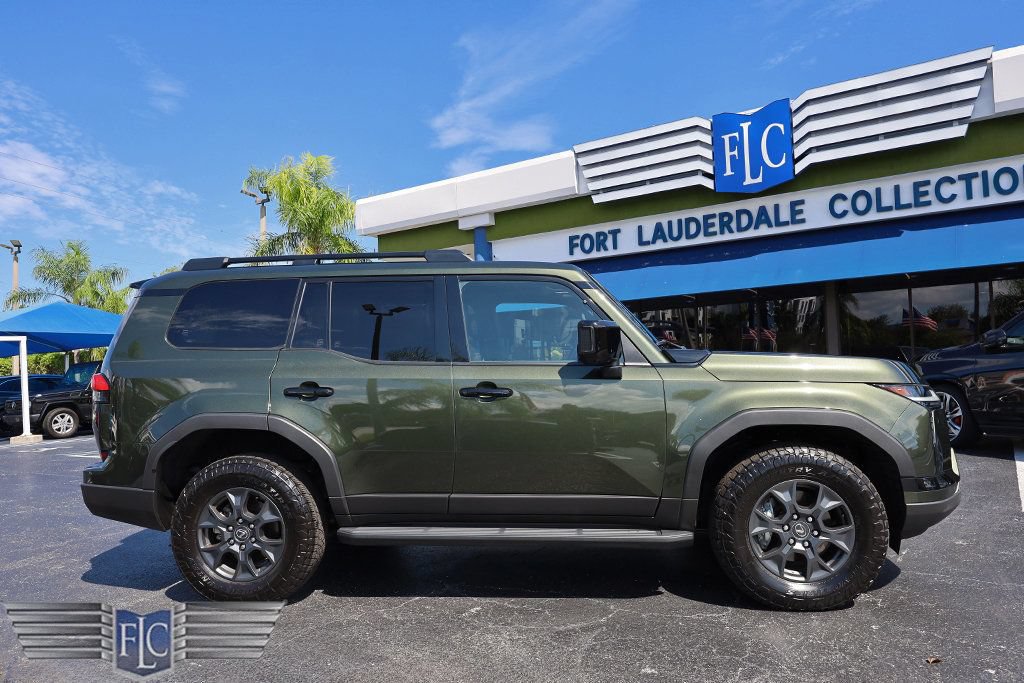 Used 2024 Lexus GX 550 AWD/4WD image 2