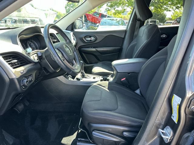 Used 2015 Jeep Cherokee Latitude w/ Cold Weather Group FWD image 16