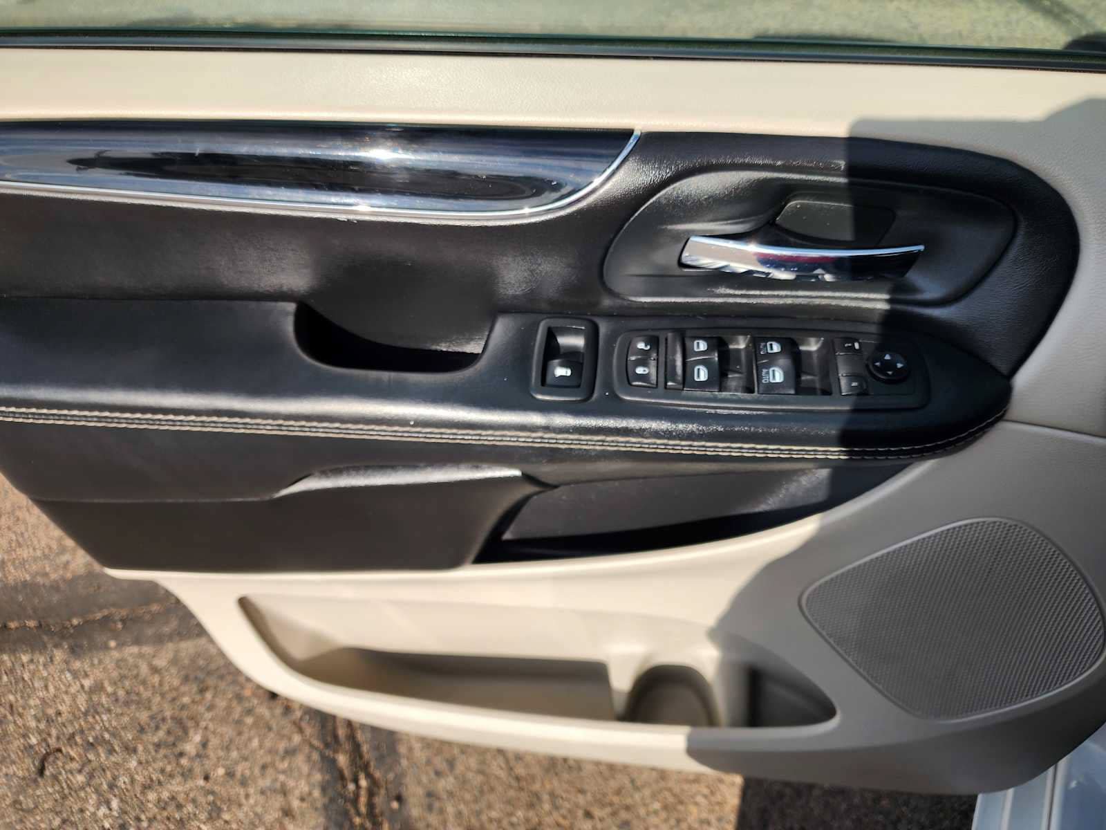 Used 2020 Dodge Grand Caravan SXT FWD image 17