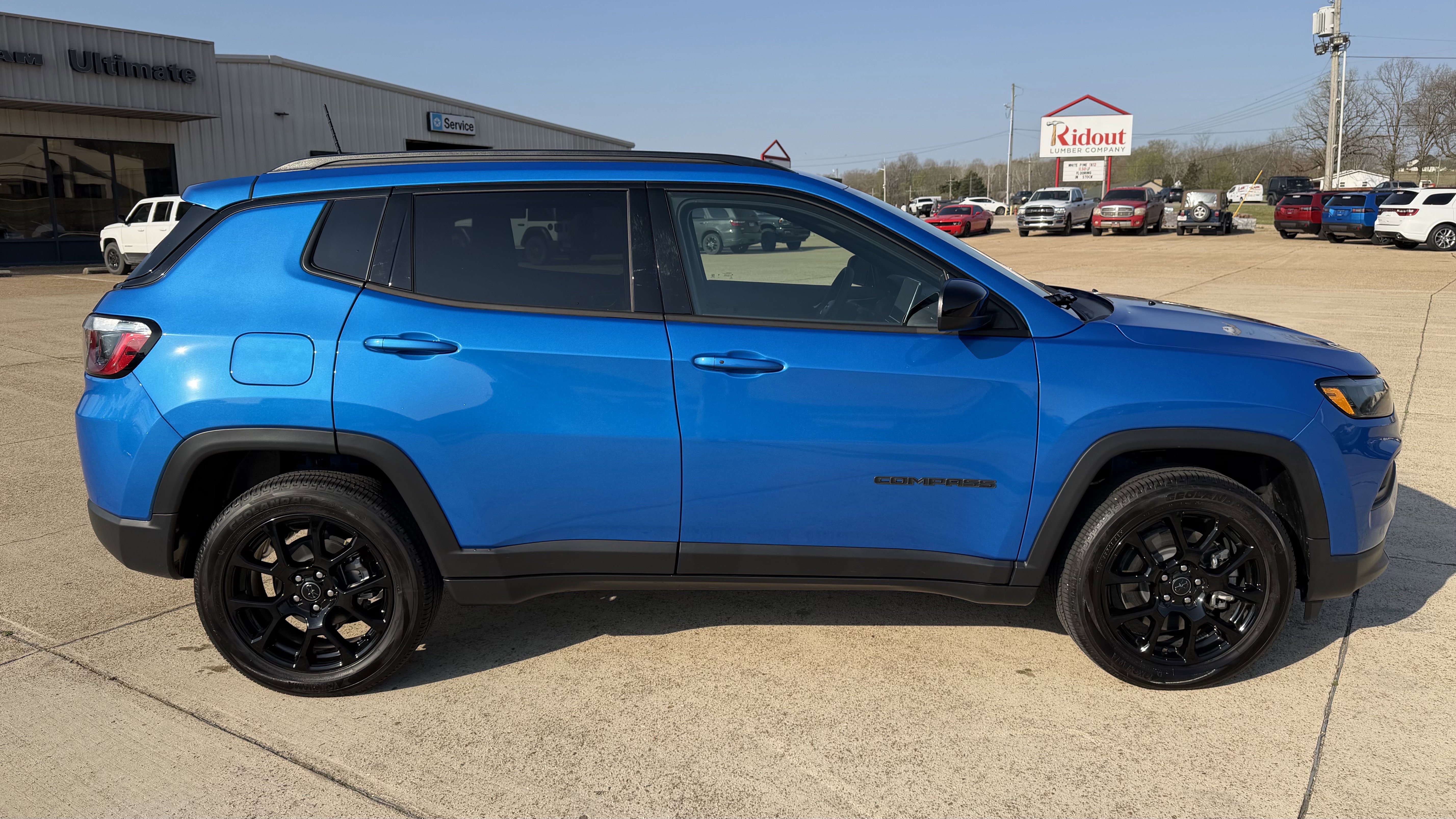 Used 2025 Jeep Compass Latitude w/ Convenience Group AWD/4WD image 9
