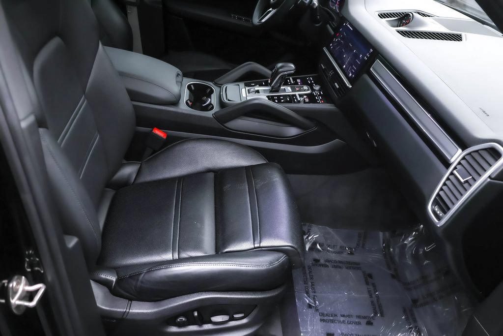 Used 2022 Porsche Cayenne AWD/4WD image 34