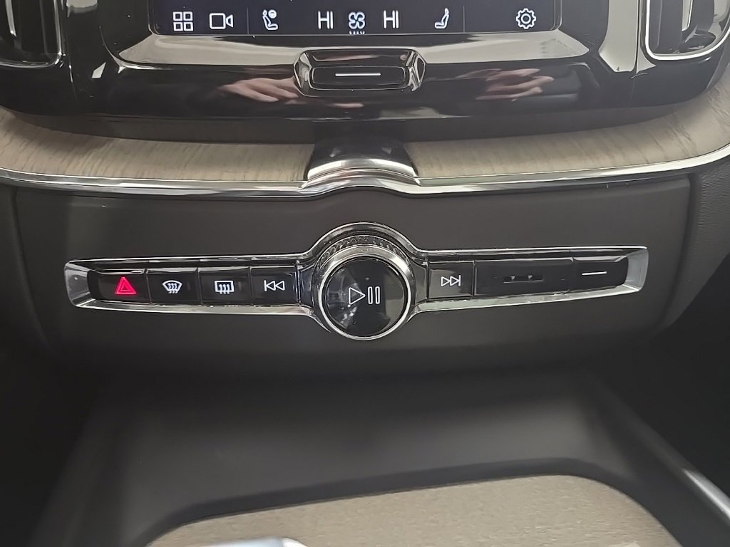 Used 2022 Volvo XC60 T8 Inscription w/ Advanced Package image 15