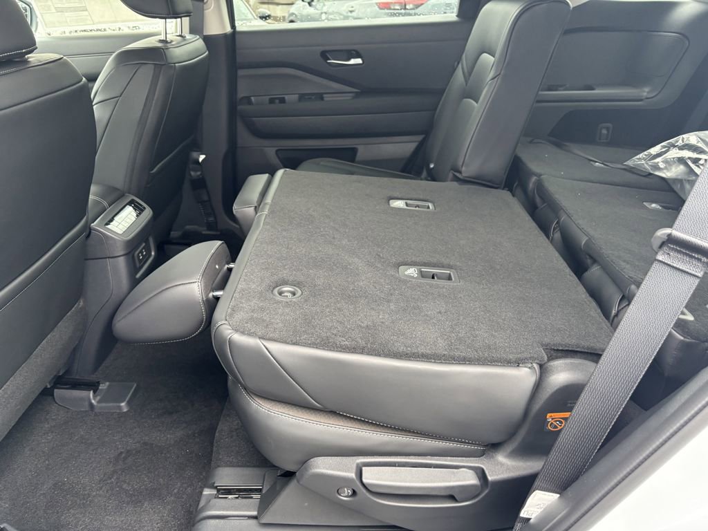 New 2026 Nissan Pathfinder SL image 24