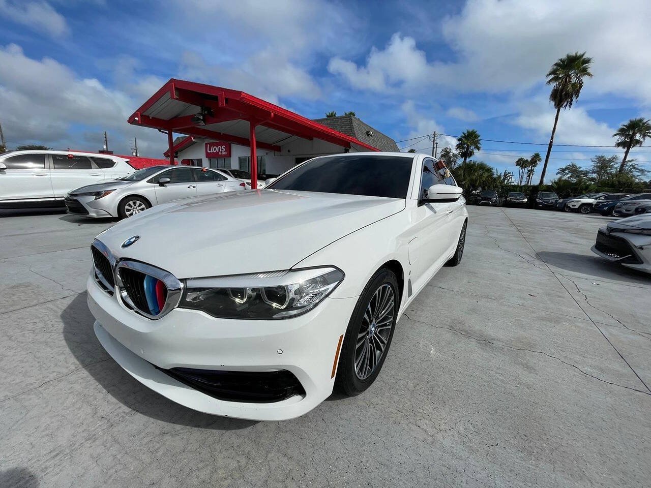 Used 2018 BMW 530e xDrive AWD/4WD image 3