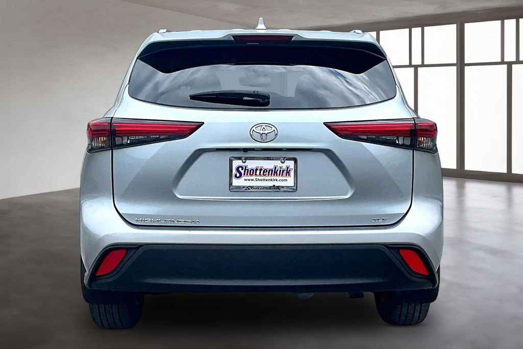 Used 2023 Toyota Highlander XLE image 5