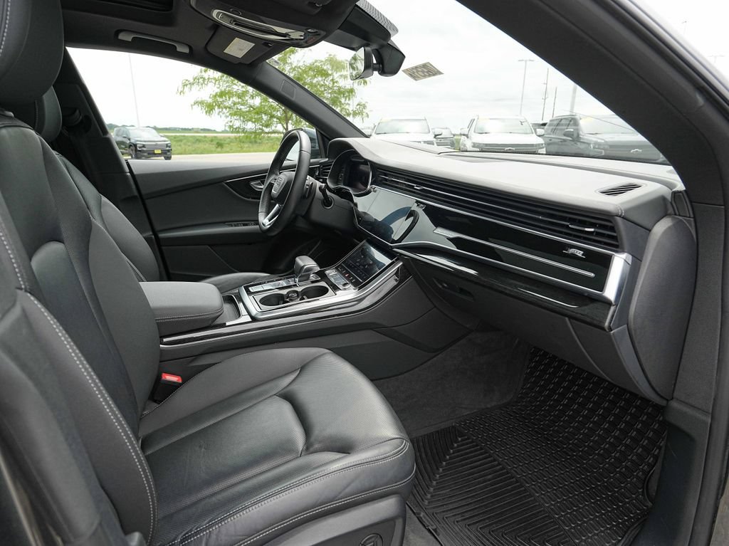 Used 2019 Audi Q8 Prestige AWD/4WD image 23