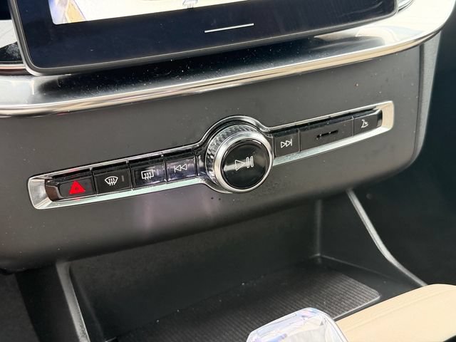 Certified 2026 Volvo XC90 B6 Plus w/ Protection Package Premier AWD/4WD image 29