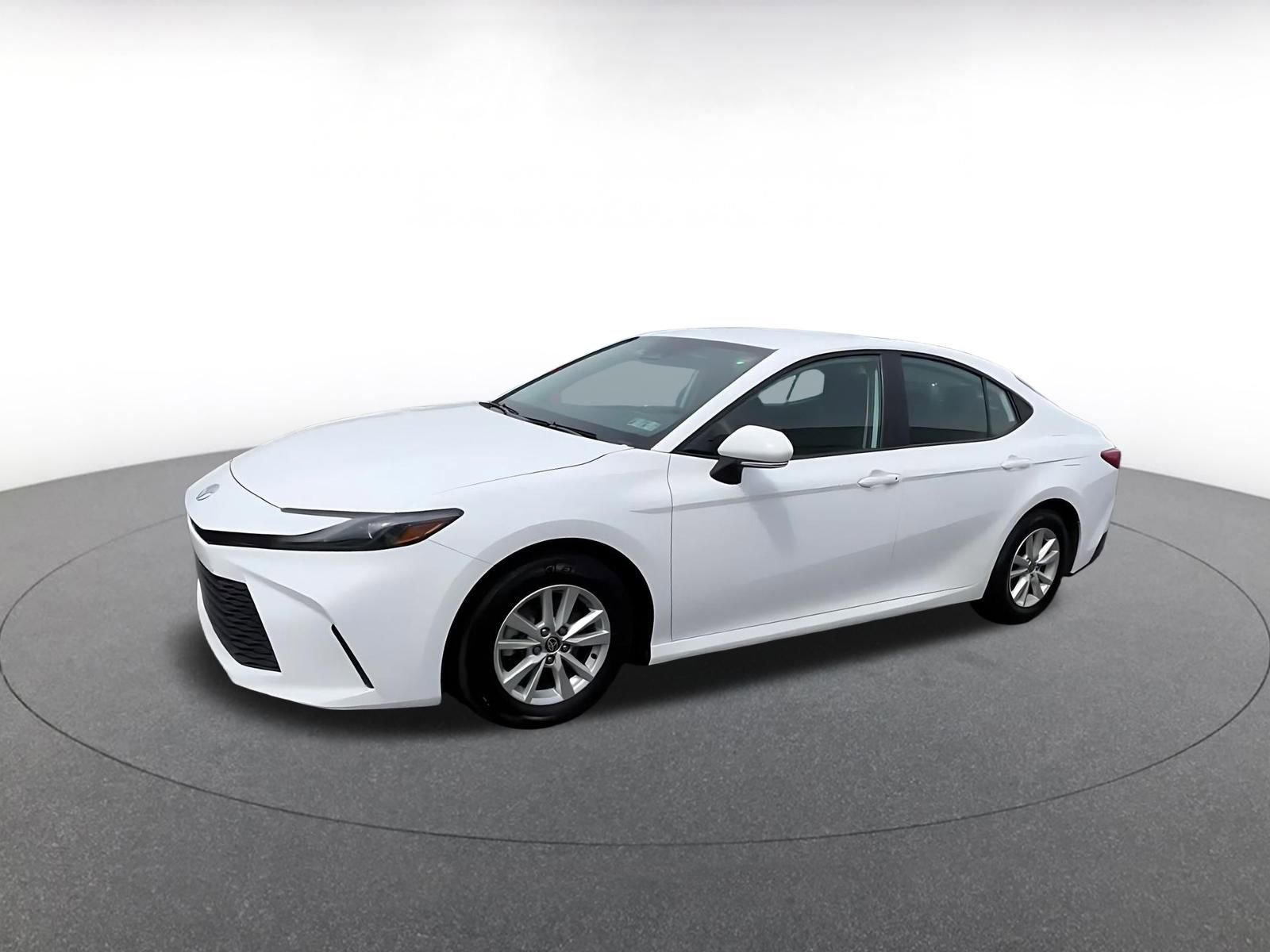 Used 2025 Toyota Camry LE image 6
