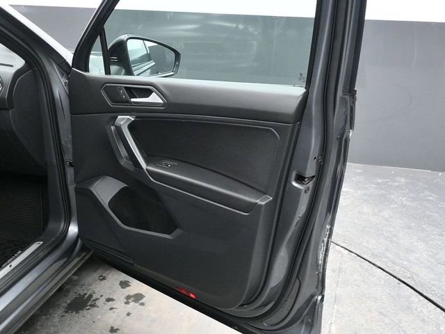 Used 2021 Volkswagen Tiguan SE R-Line image 9