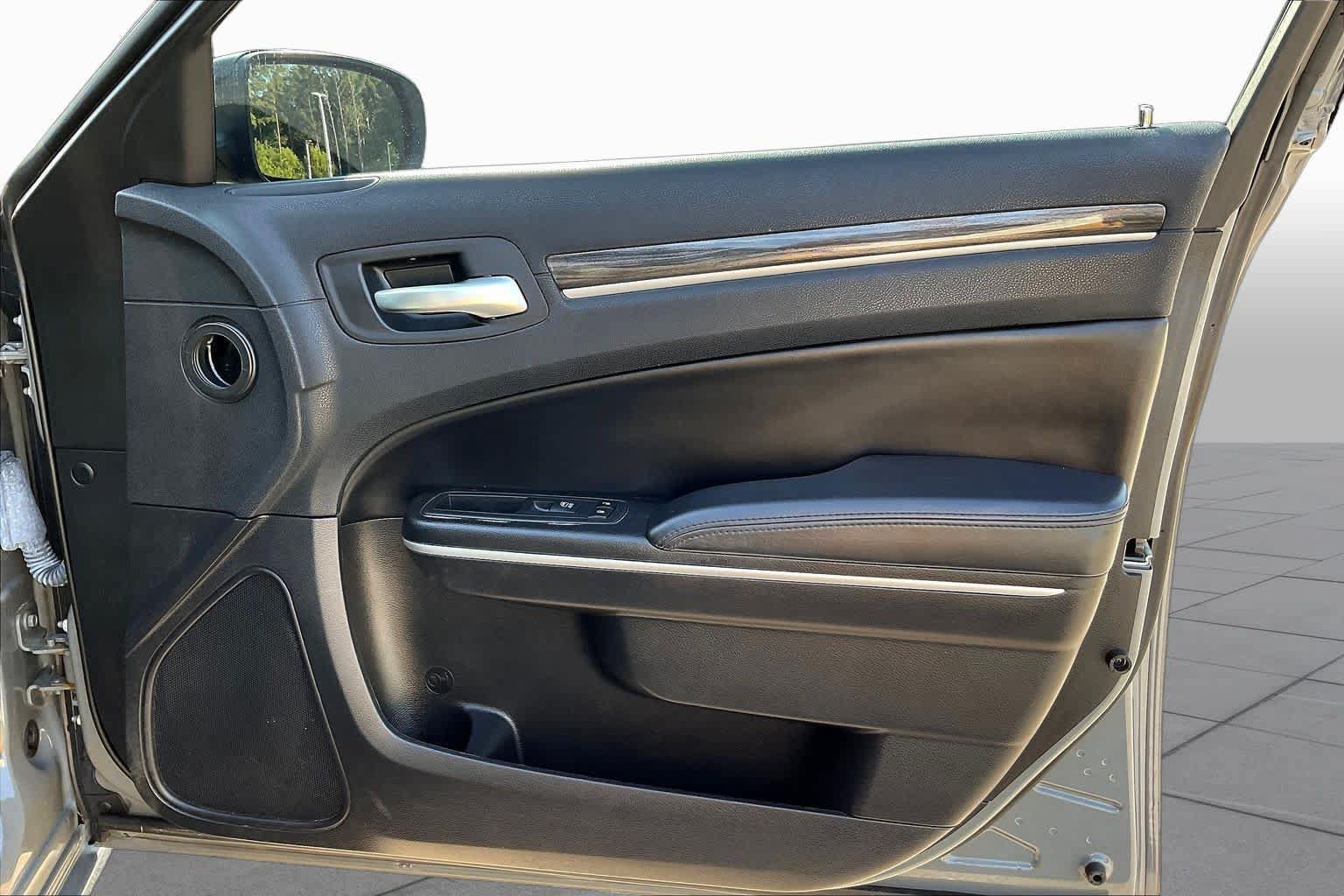 Used 2019 Chrysler 300 Touring w/ Sport Appearance Package RWD image 22
