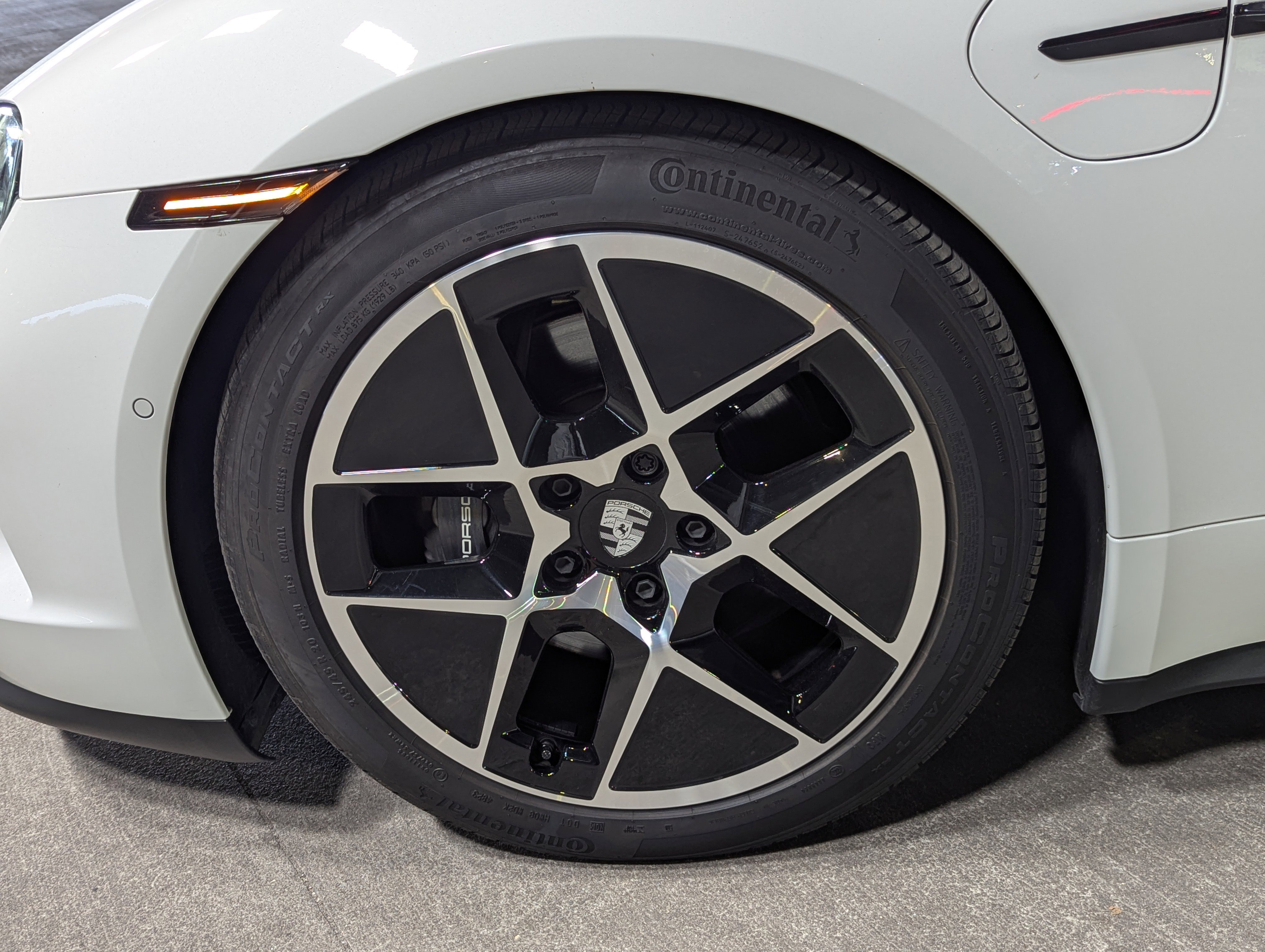 Used 2025 Porsche Taycan image 14