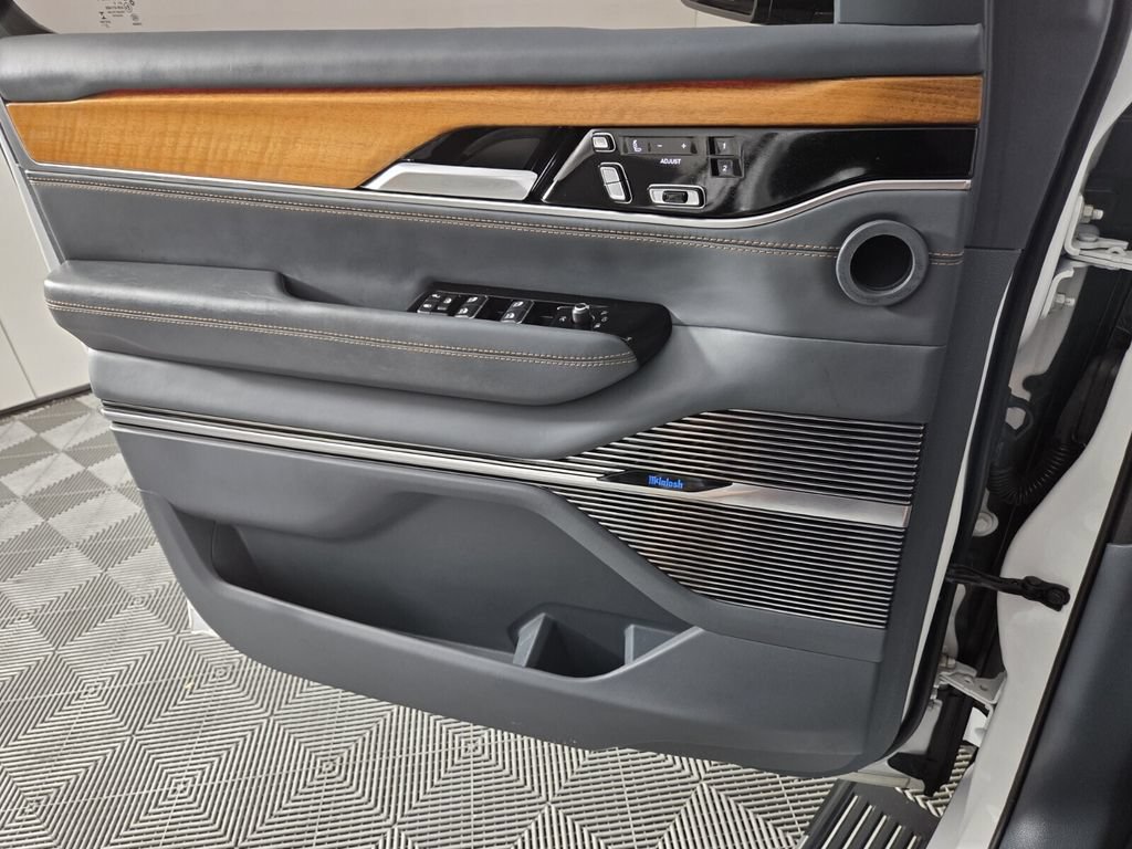 Used 2023 Jeep Grand Wagoneer Series III w/ Rear Seat Video Group 1 AWD/4WD image 24